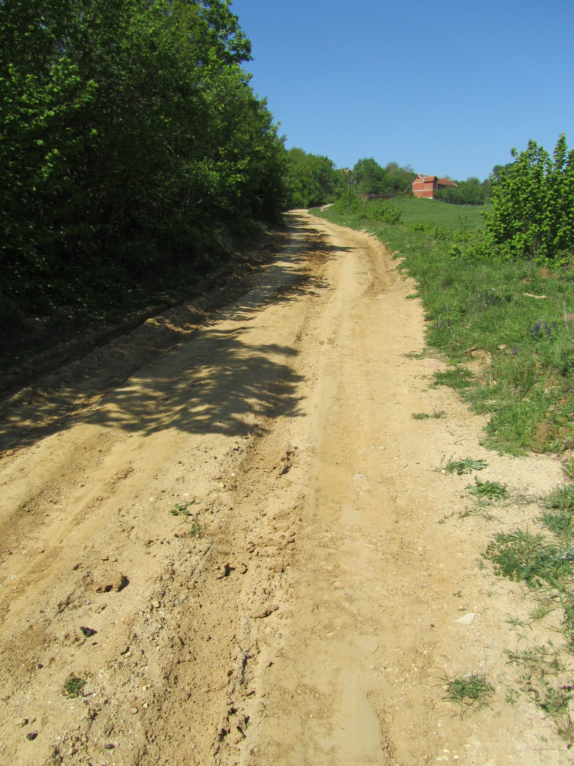 Asfaltiranje puta na deonici Veliko Ropotovo – Valji Ranč